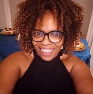 Meet your Posher, Elissa